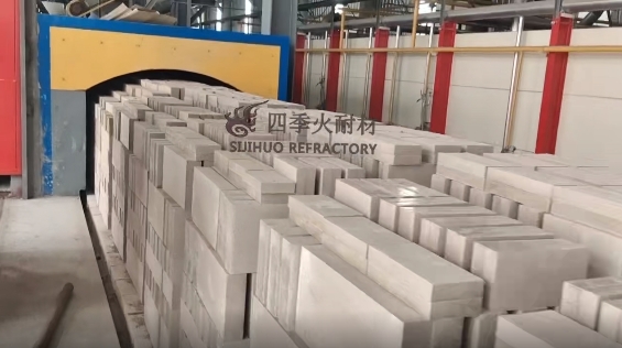 123米長(zhǎng),莫來(lái)石保溫磚隧道窯生產(chǎn)線 123米長(zhǎng),莫來(lái)石保溫磚隧道窯生產(chǎn)線